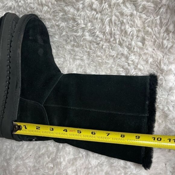 Koolaburra By UGG  Kinslei Black suede mid calf boots  buttons accents size 8 - Picture 10 of 12